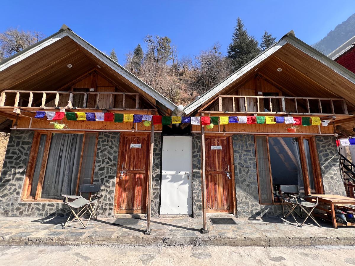 Daytime view of the mudhouse cottages in Chhet near Jibhi